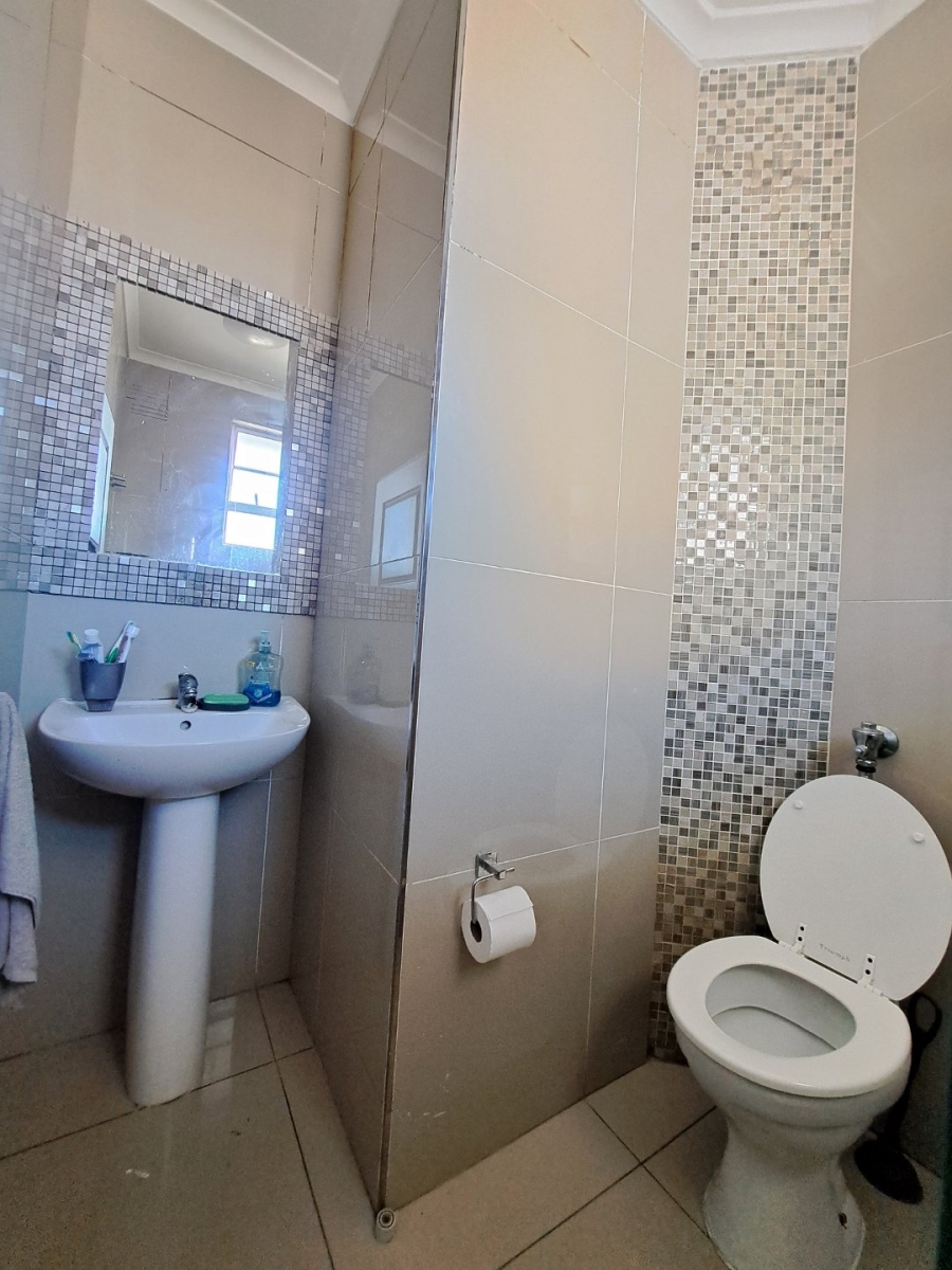 2 Bedroom Property for Sale in Zonnebloem Western Cape